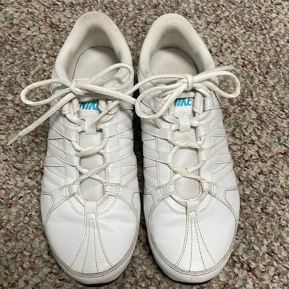 Like new Nike runners - Picture 3 of 10